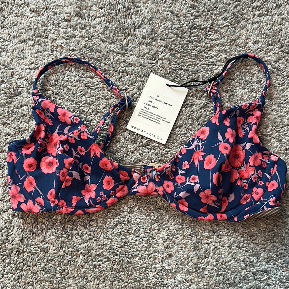Acacia top manhattan top size L NWT